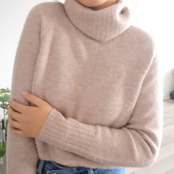 Aritzia Babaton sweater - Picture 3 of 8